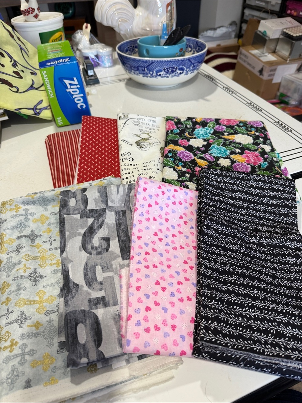 Lot of 1 Yard Fabric in Assorted Patterns